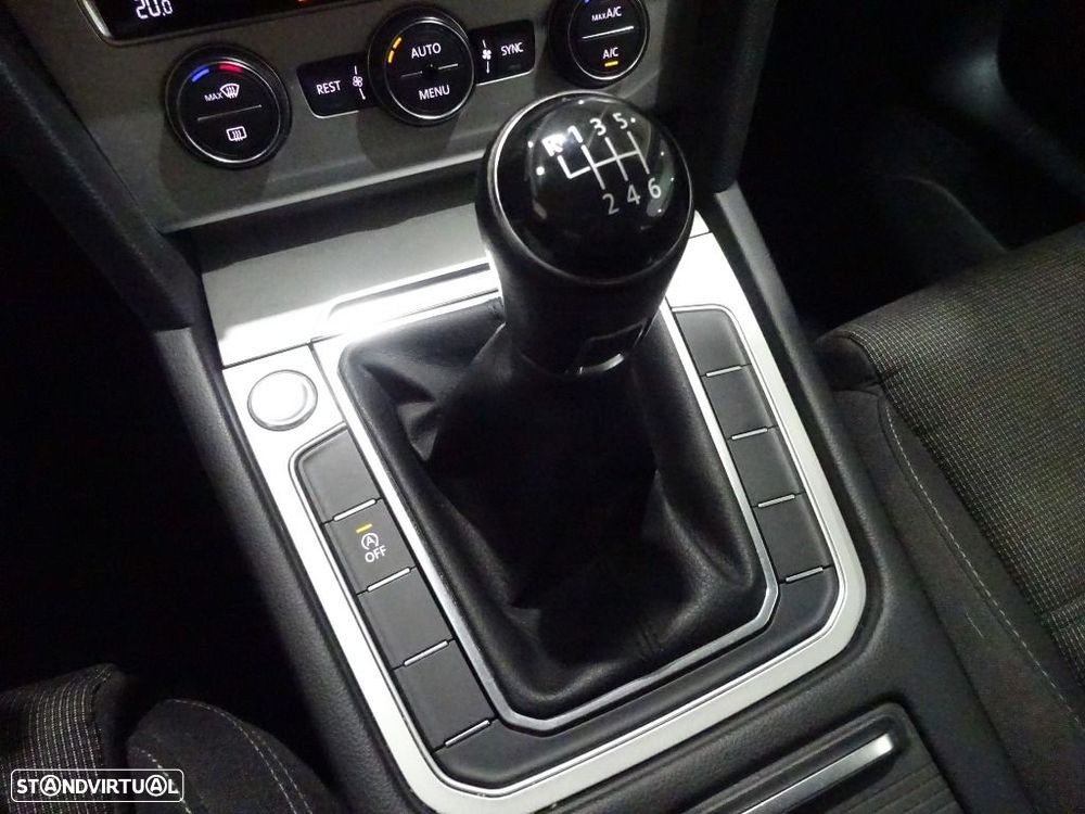 VW Passat 1.6 TDI Confortline - 26