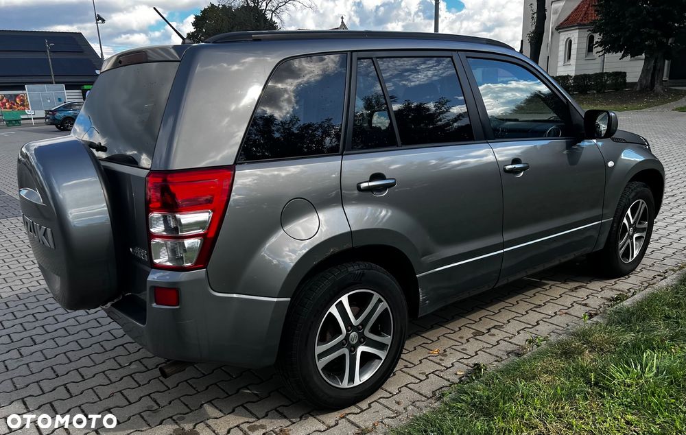 Suzuki Grand Vitara 2.0 De luxe - 2