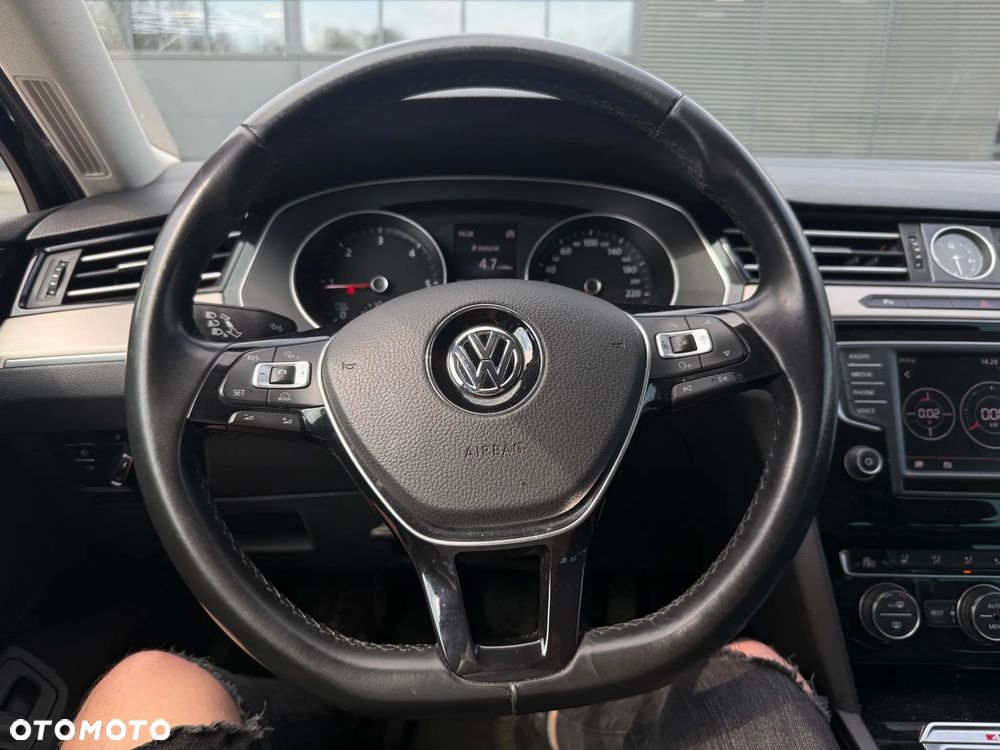 Volkswagen Passat - 18