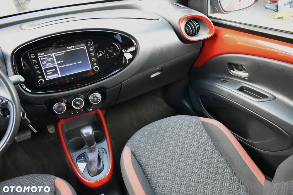 Toyota Aygo x.shift x-play connect - 15