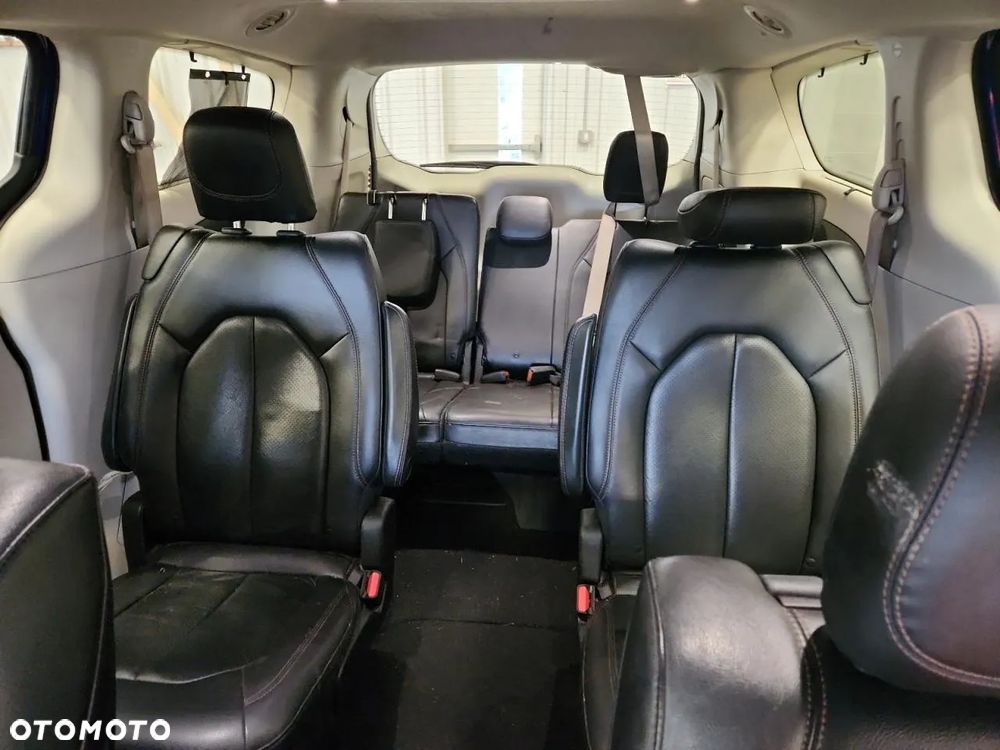 Chrysler Pacifica - 9