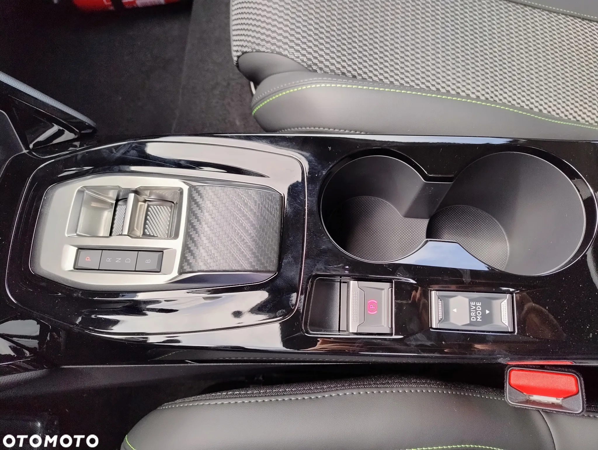 Peugeot 208 e-208 46.3kWh GT - 24