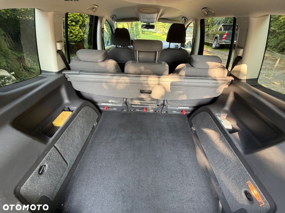 Volkswagen Touran 2.0 TDI DPF Comfortline - 9