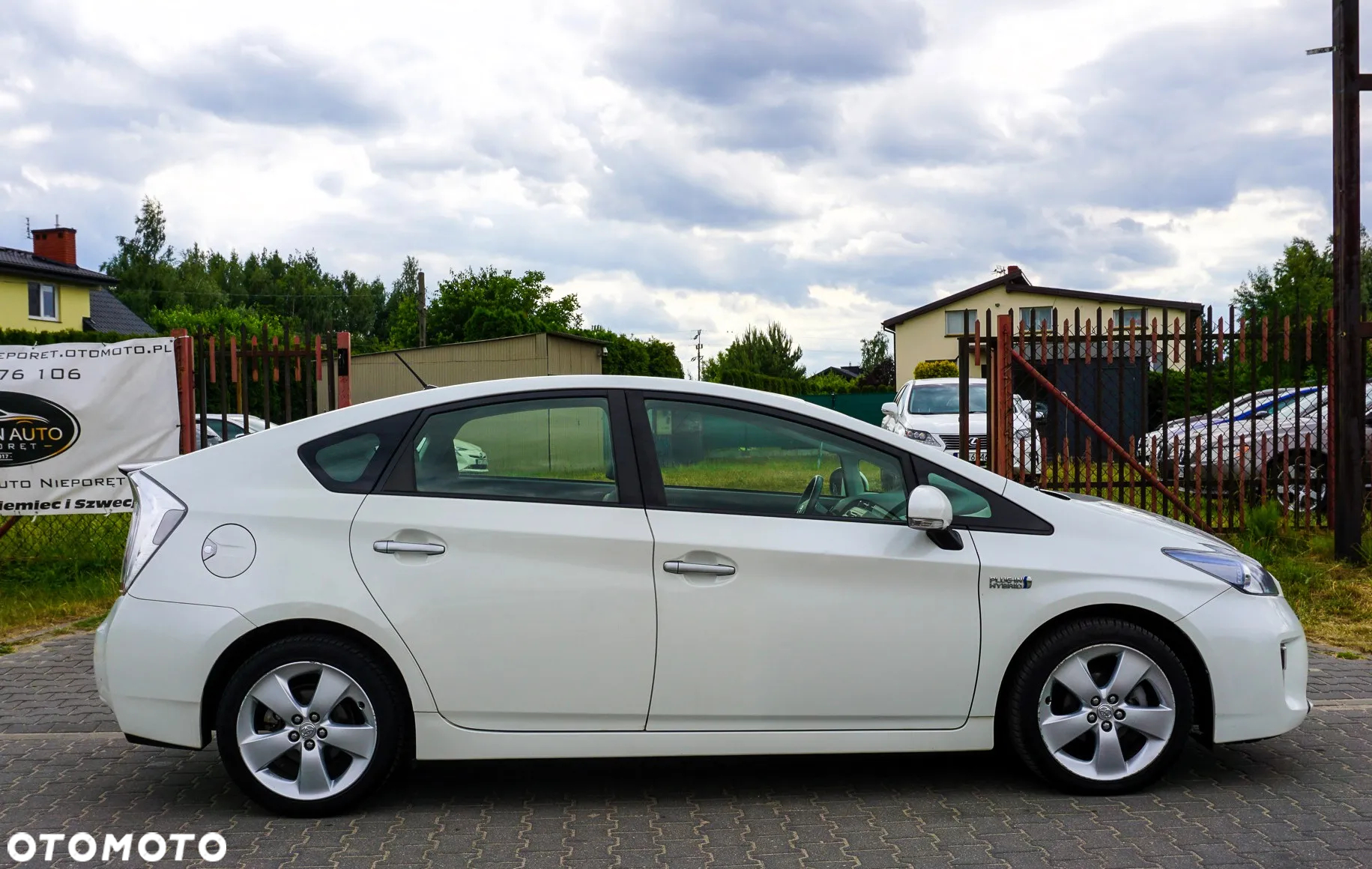 Toyota Prius Plug-in (Hybrid) Life - 20