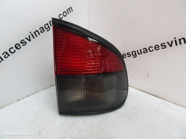 FAROLIM TRASEIRO DIREITO RENAULT SAFRANE 2.2 G -J7T - 1