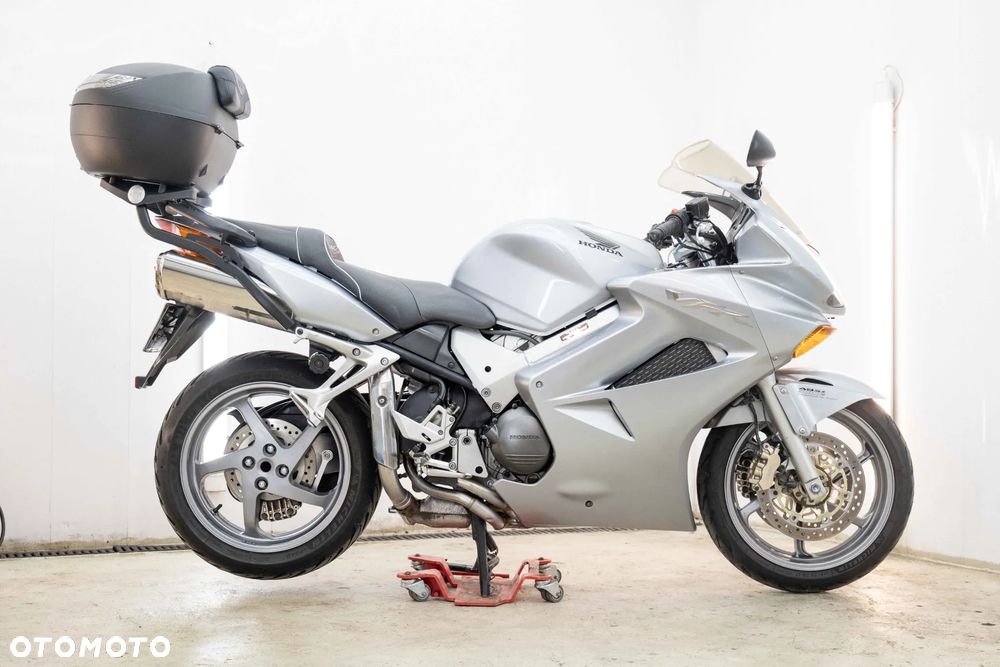 Honda VFR - 8