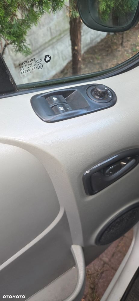 Opel VIVARO 2.5 dci - 6