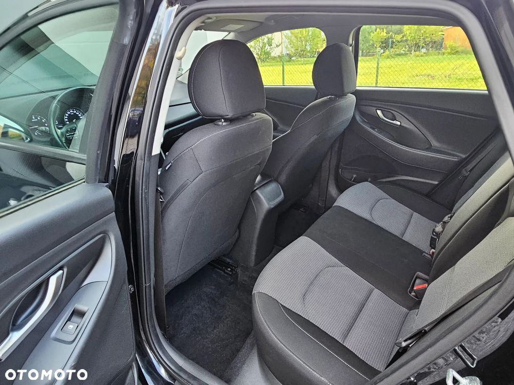Hyundai i30 1.5 DPI Classic + - 16