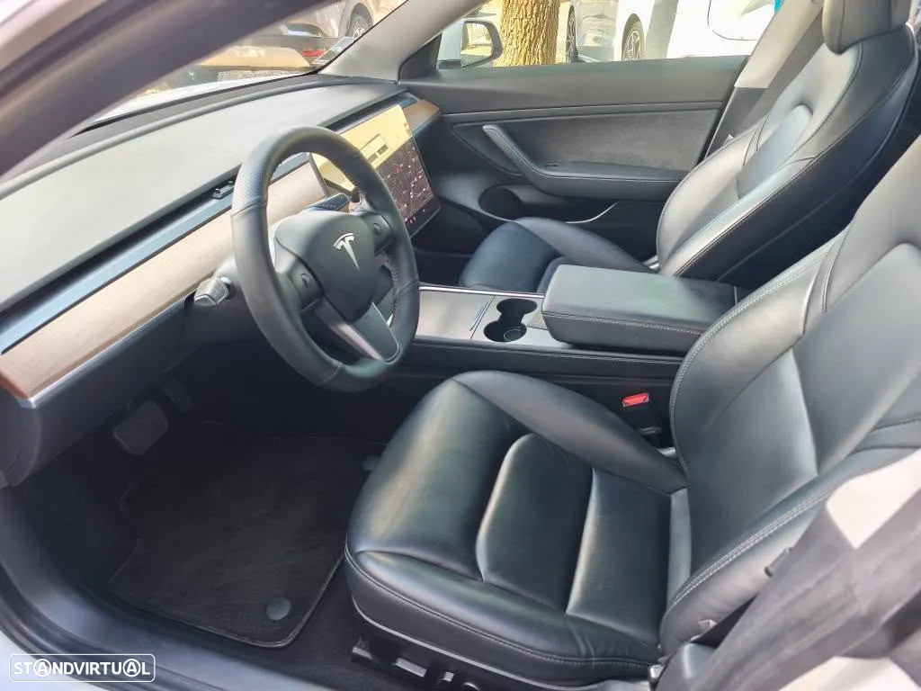 Tesla Model 3 - 9