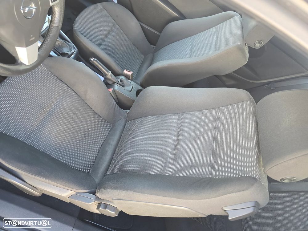 Opel Astra GTC 1.3 CDTi - 8