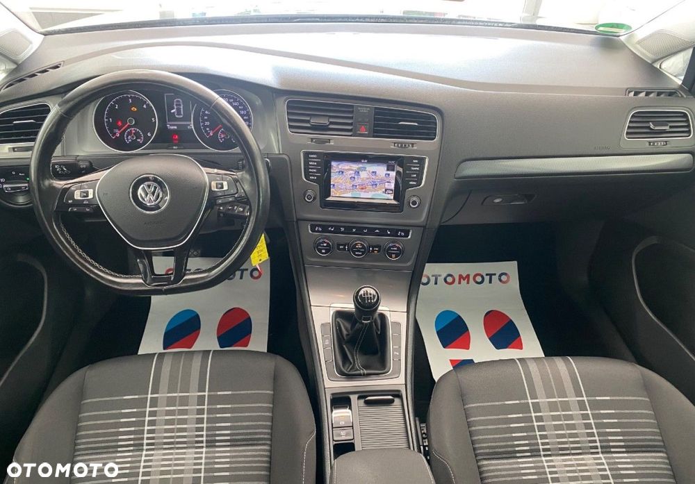 Volkswagen Golf - 10
