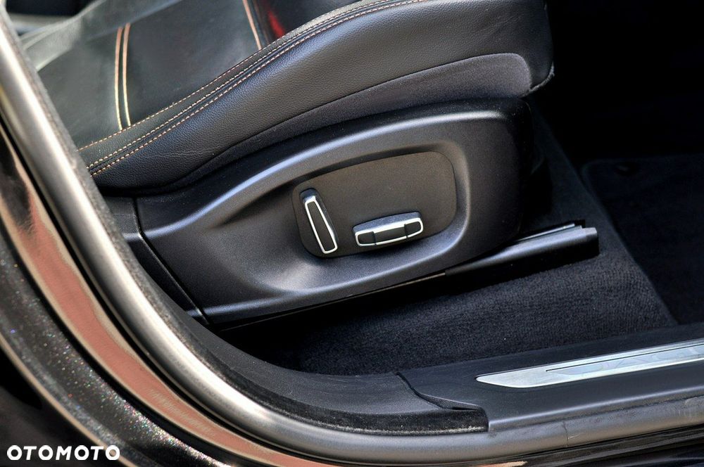 Jaguar F-Pace 20d Portfolio - 13