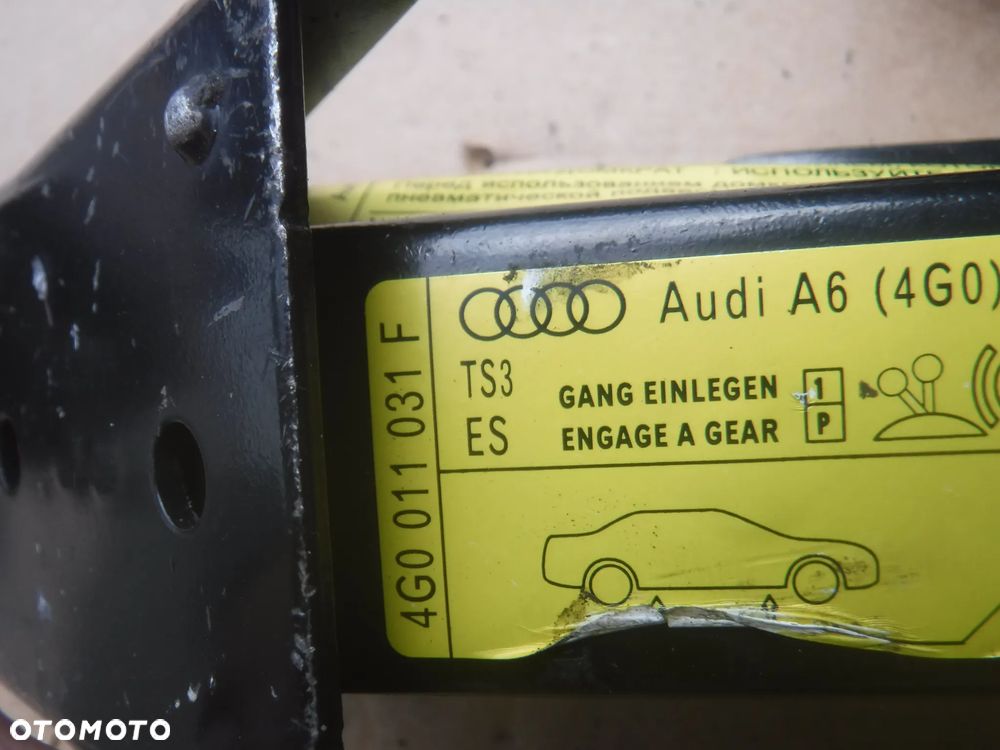 Audi A6 C7 A7 4G lewarek podnosnik 4G0011031F ucho sruba - 2