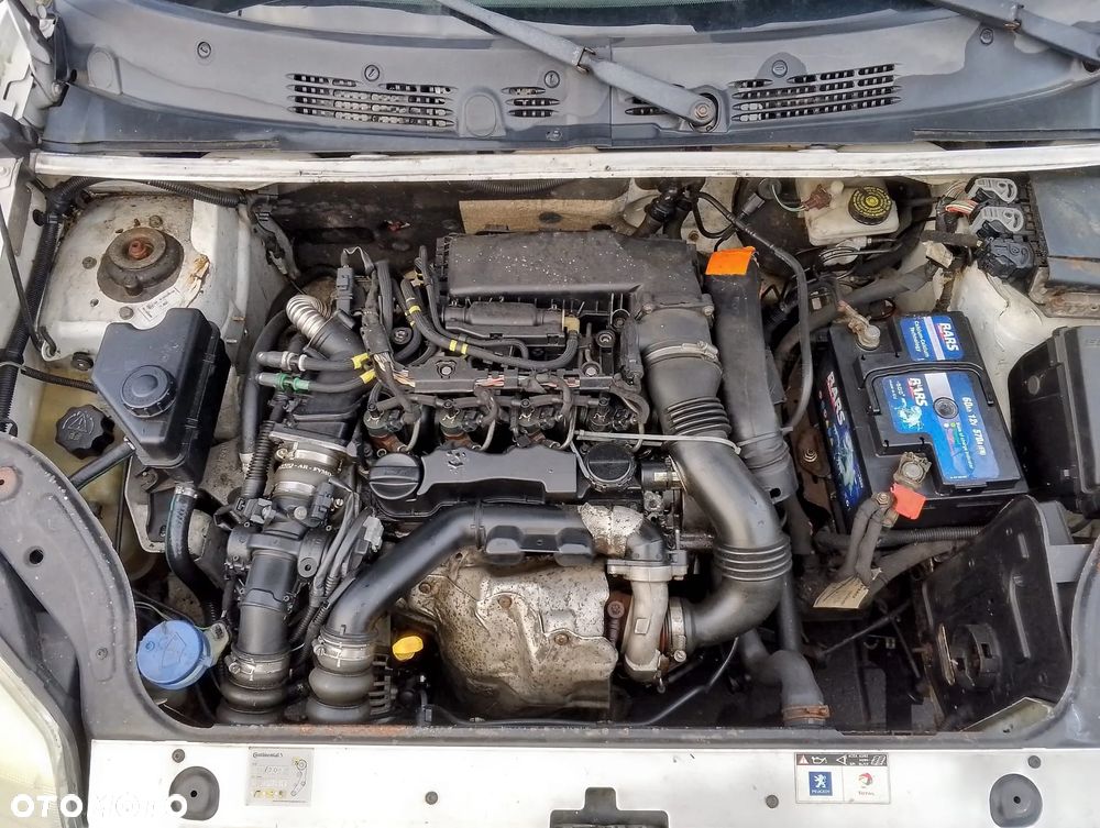 Peugeot Partner I FL (02-10r.) 1.6 HDI 74KM. Silnik DV6BTED4 Skrzynia 20DP37 lakier EWP/EWPA/EWPB/249. Cały na części. GWARANCJA !!!  Przód Tył Zestaw Komplet Drzwi Klapa Zderzak Błotnik Maska Grill Atrapa Szyba Pas Lampa Lusterko Boczki Fotel Kanapa Kokpit Deska Rozdzielcza Przełącznik Włącznik Sterownik Przewody Wiązka Instalacja Moduł Komputer Czujnik Listwa Pompa Alternator Wtryski Głowica Rozrusznik Kompresor Sprzęgło Dwumas Silnik Skrzynia ABS Klimatyzacji Paliwa Wspomagania Kolektor Turbina Przepustnica Zawór Chłodnica Koło Hak Belka Sanki Zawieszenie Mcpherson Półoś Amortyzator Wydech Tłumik Zacisk Most - 13