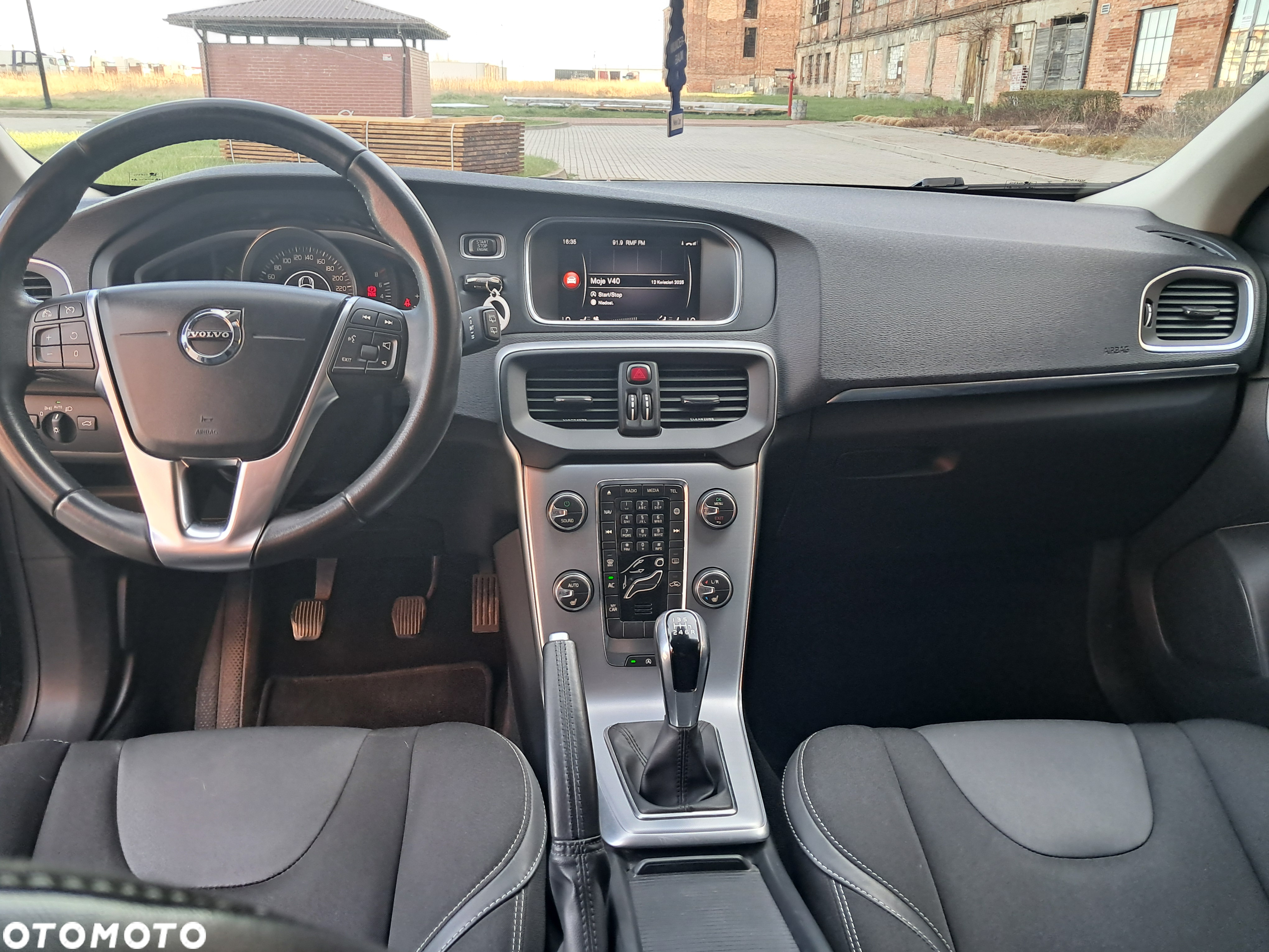Volvo V40 T2 Momentum - 5