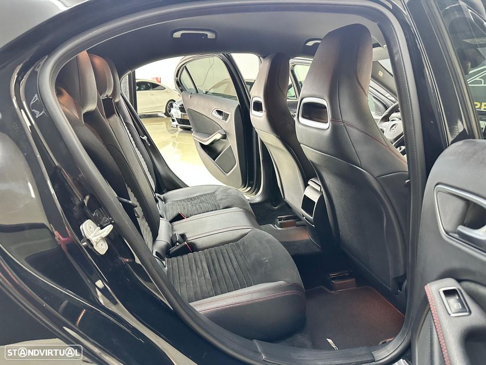 Mercedes-Benz A 180 AMG Line - 26