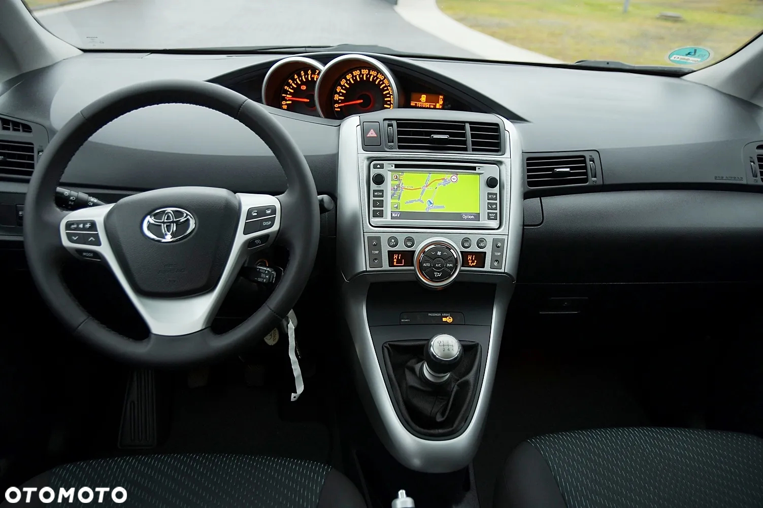 Toyota Verso 1.6 Premium - 24