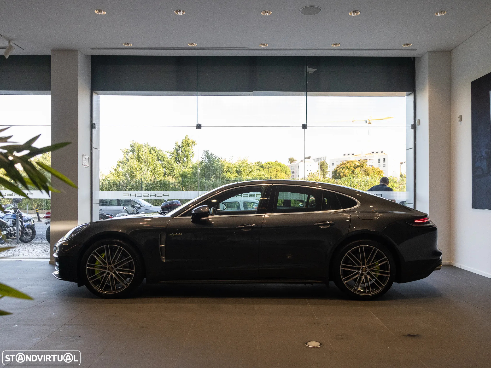 Porsche Panamera 4 E-Hybrid Platinum Edition - 3