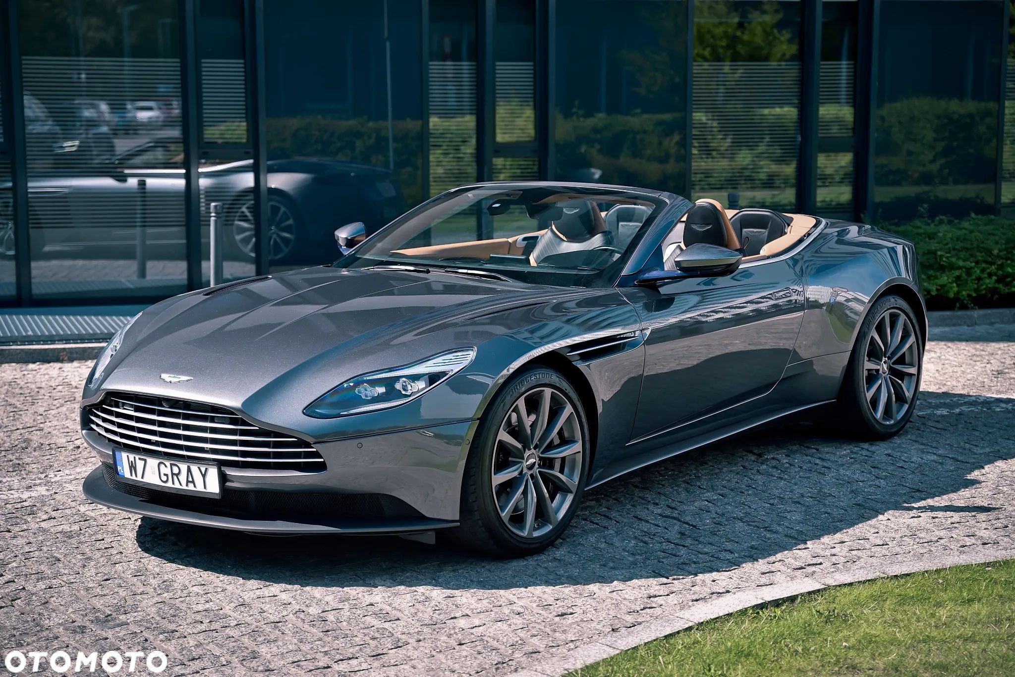 Aston Martin DB11 V8 Volante - 1