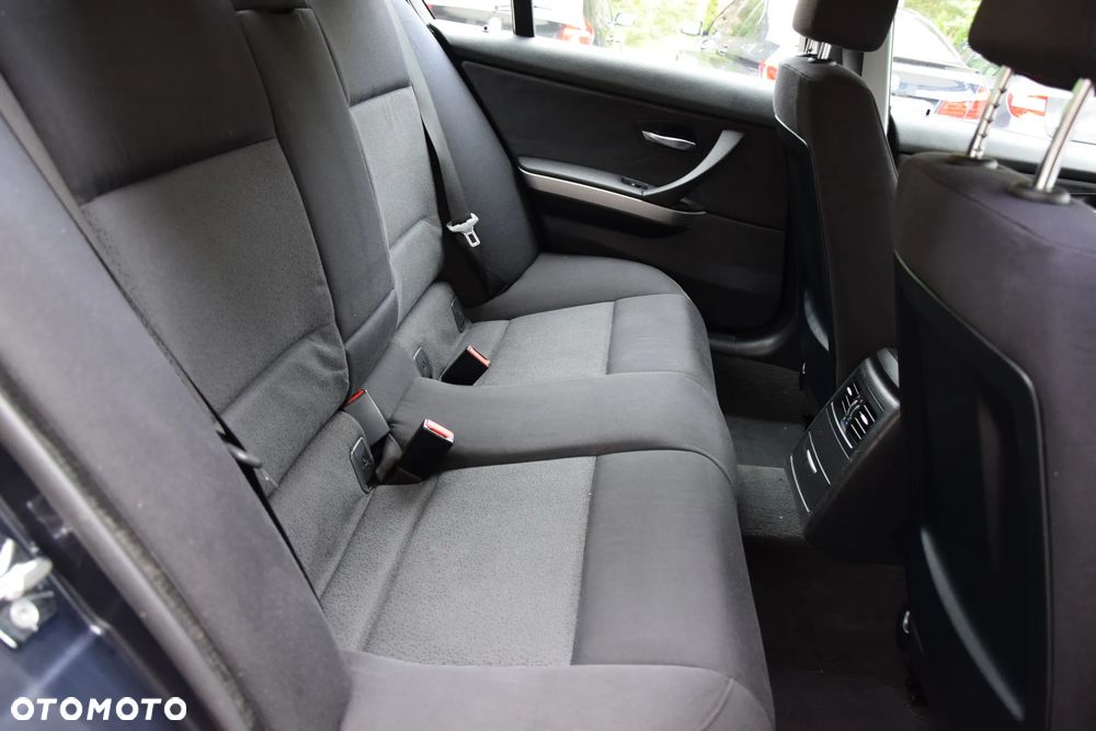 BMW Seria 3 318i - 25