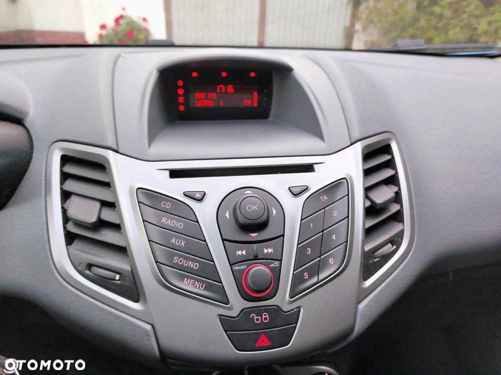 Ford Fiesta - 24