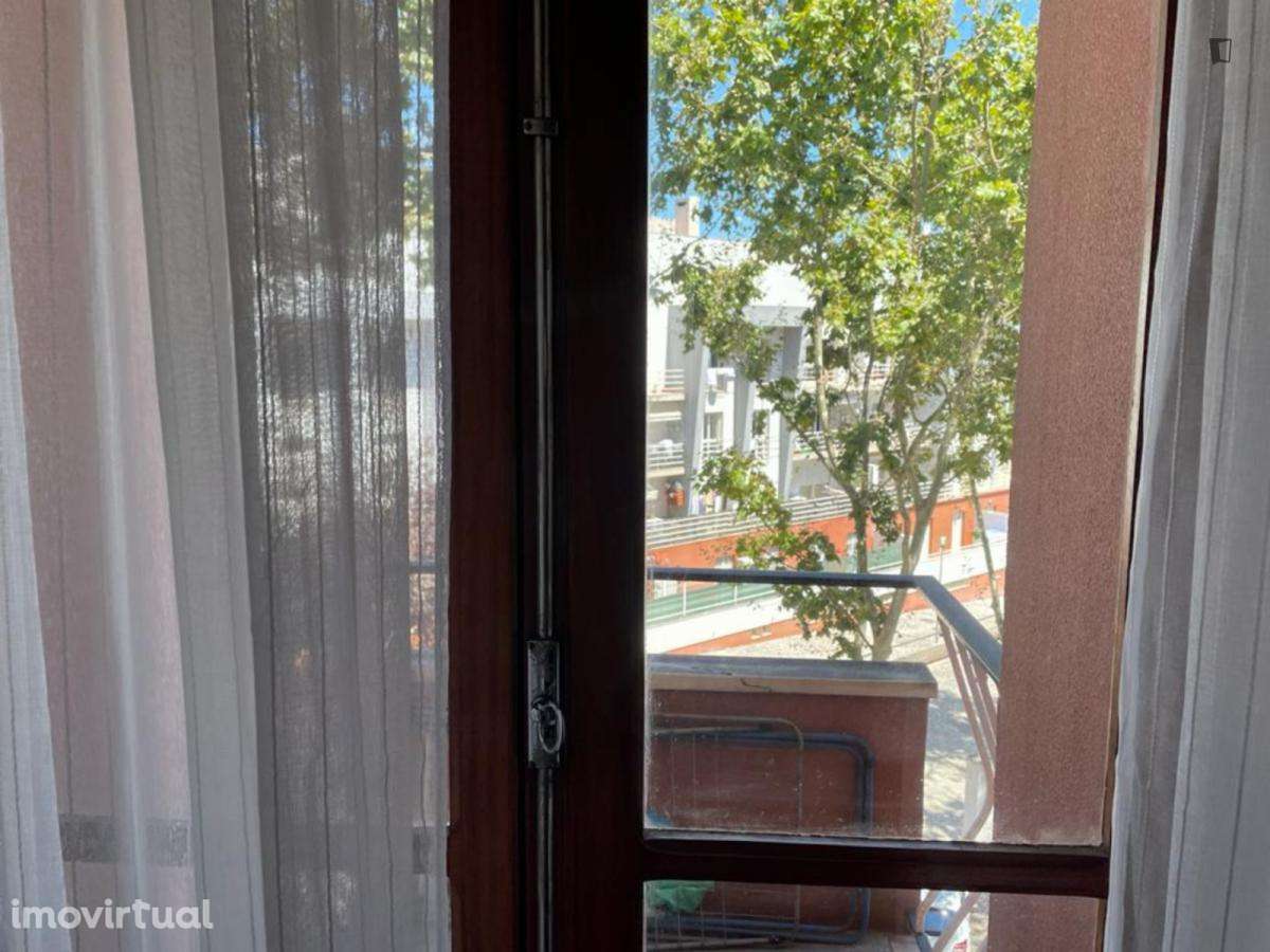 Quarto - localizado em Linda-a-Velha Lisbon - Grande imagem: 3/19