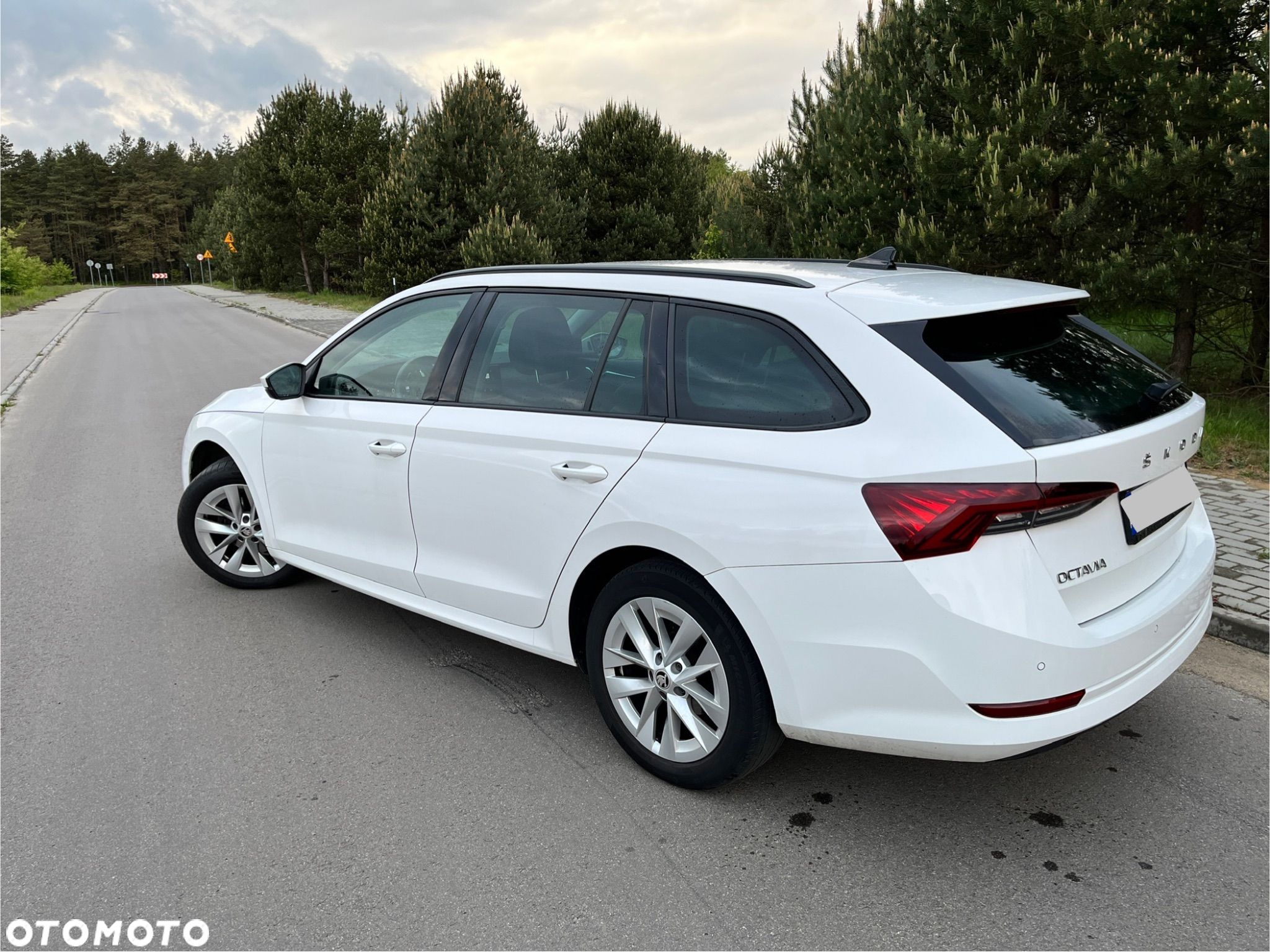 Skoda Octavia Combi 2.0 TDI DSG Premium Edition - 1