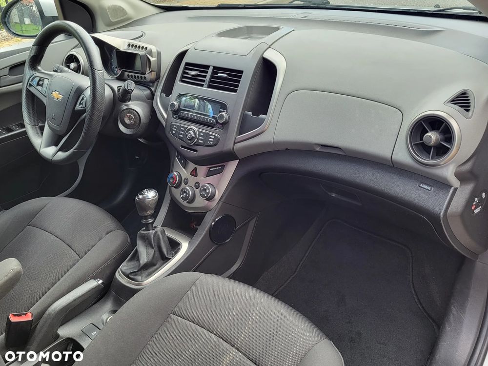 Chevrolet Aveo 1.4 LT - 12