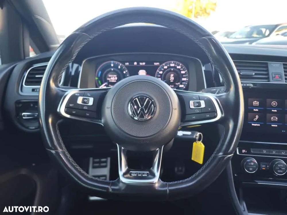 Volkswagen Golf GTE - 12