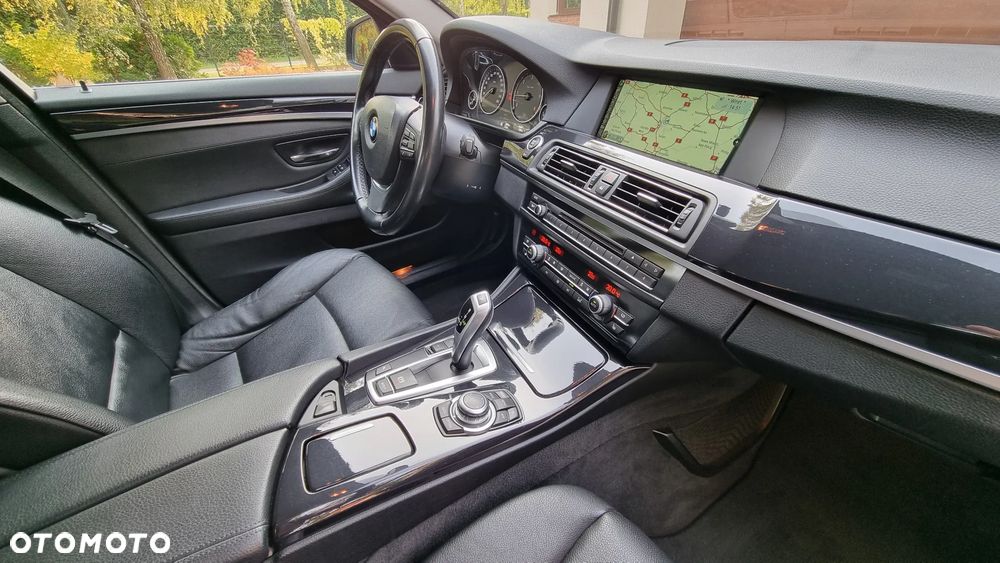 BMW Seria 5 525d - 13