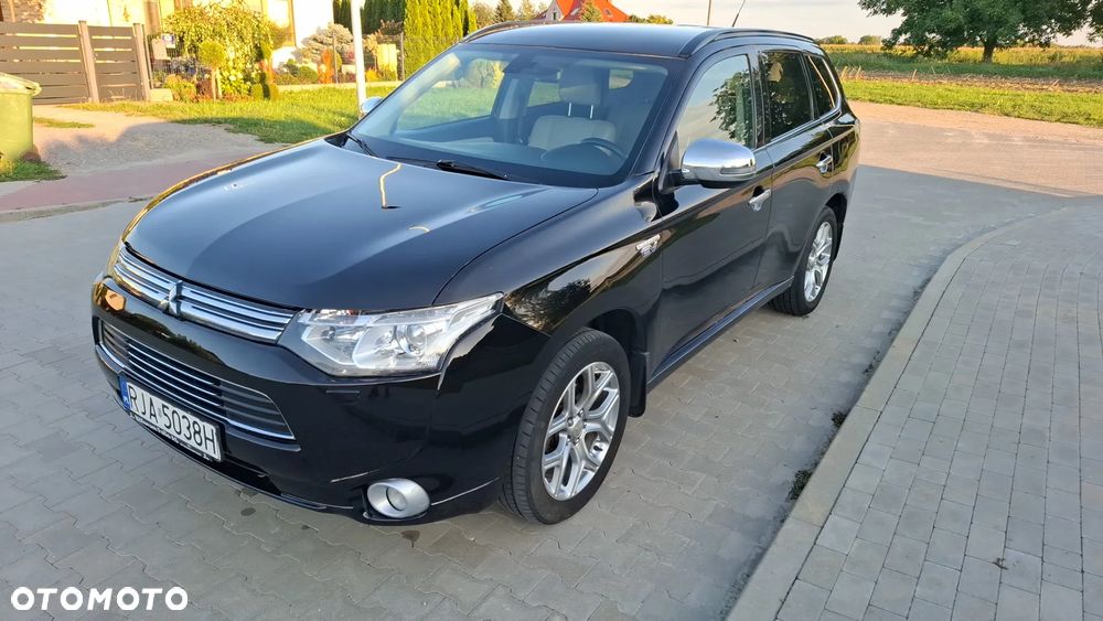 Mitsubishi Outlander - 2