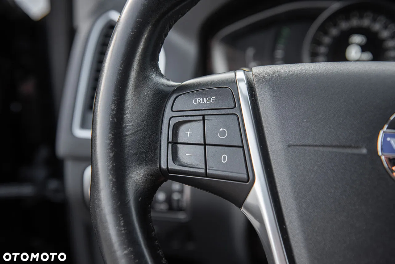 Volvo XC 60 D4 Momentum - 24