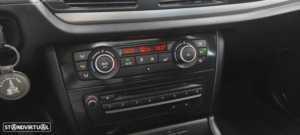 BMW X1 18 d sDrive Line Sport - 41