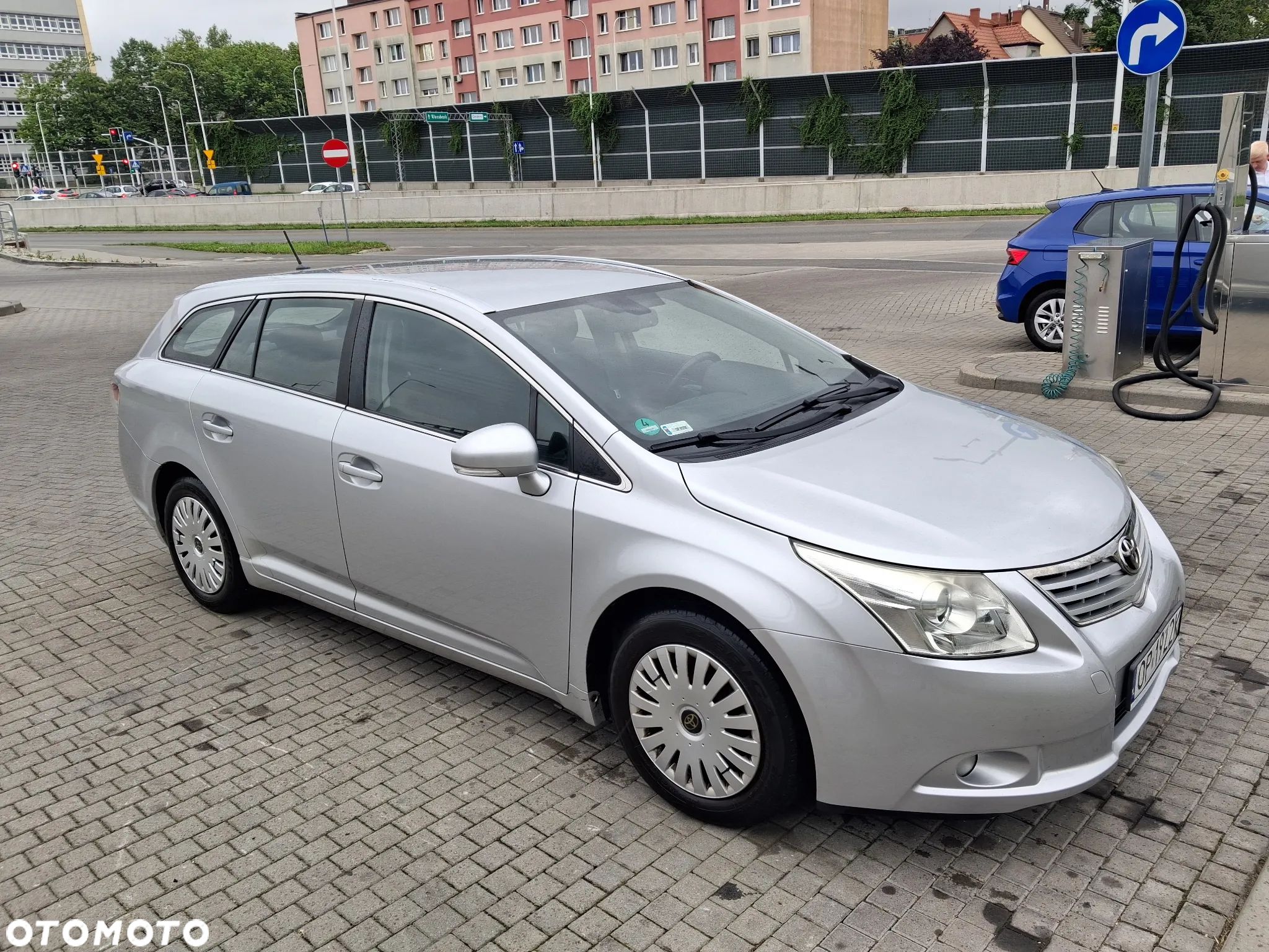 Toyota Avensis 1.8 Luna - 1