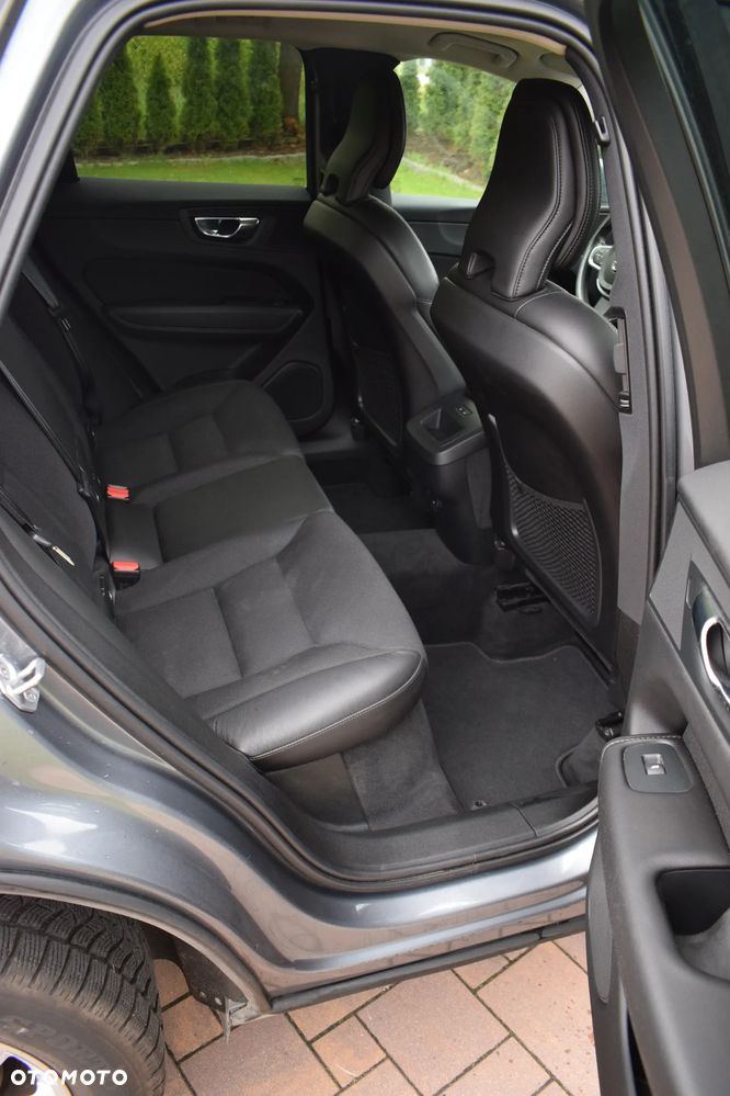 Volvo XC 60 B4 D Momentum Pro - 15