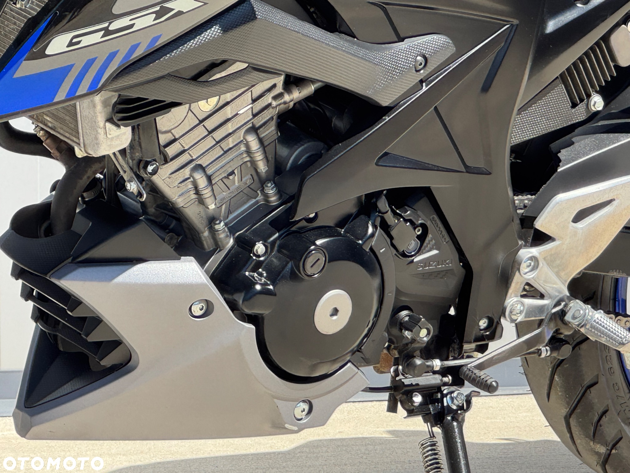 Suzuki GSX - 26