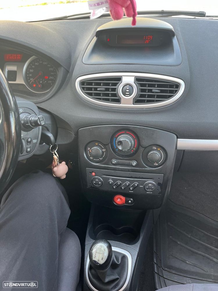 Renault Clio 1.2 16V Dynamique S - 8