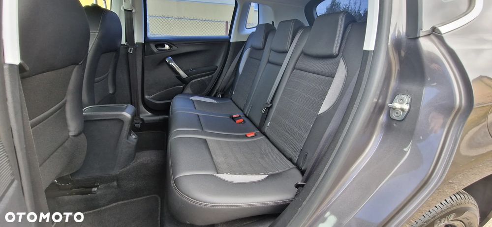 Peugeot 2008 1.6 e-HDi Allure S&S - 26