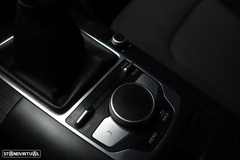 Audi A3 Limousine 30 TDI S-line - 43