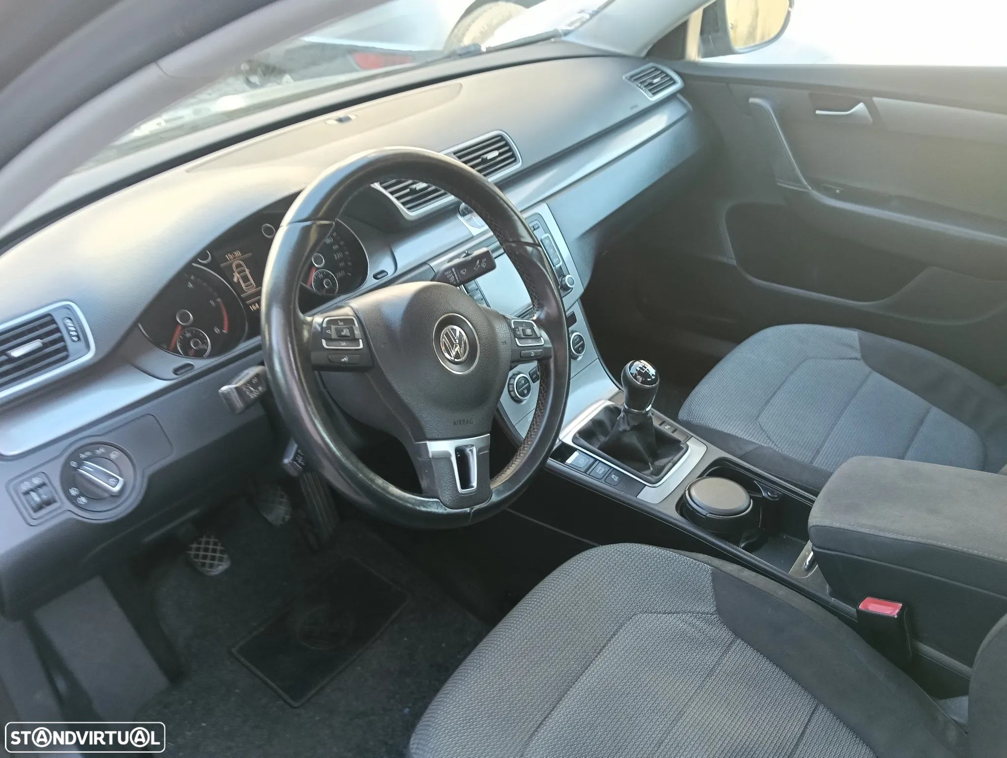 VW Passat 1.6 TDI BlueMotion - 11