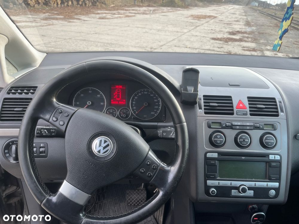 Volkswagen Touran 2.0 TDI DPF Cross DSG - 4