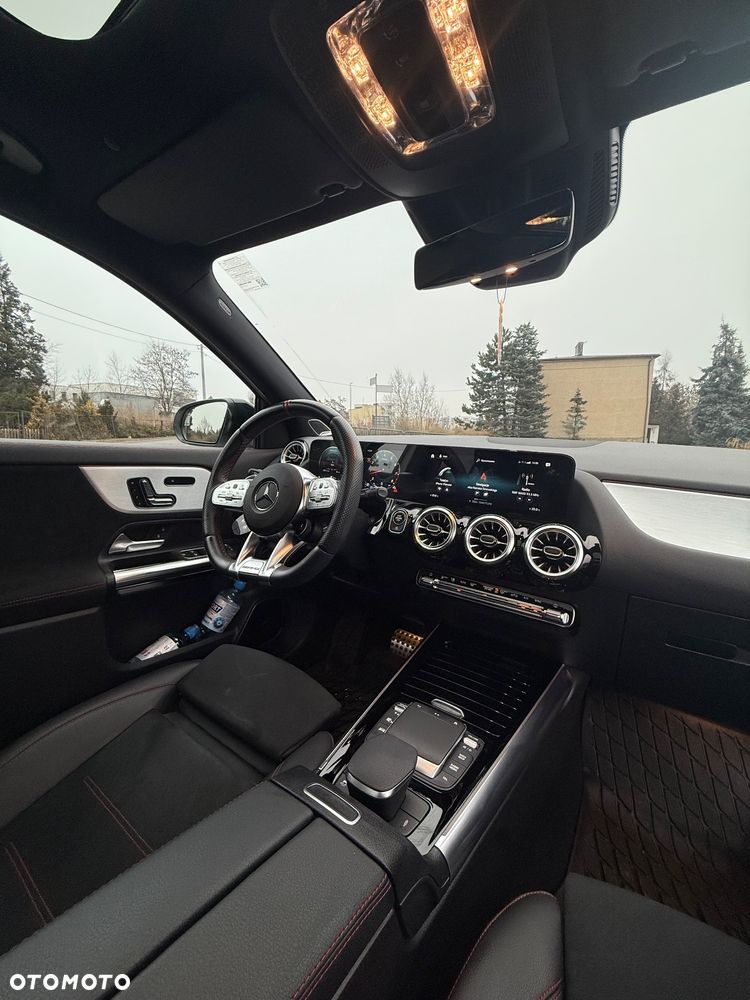 Mercedes-Benz GLA - 8