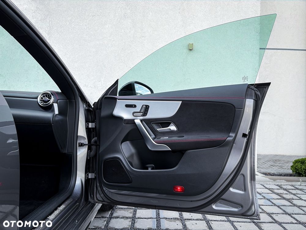 Mercedes-Benz CLA 200 7G-DCT AMG Line - 15