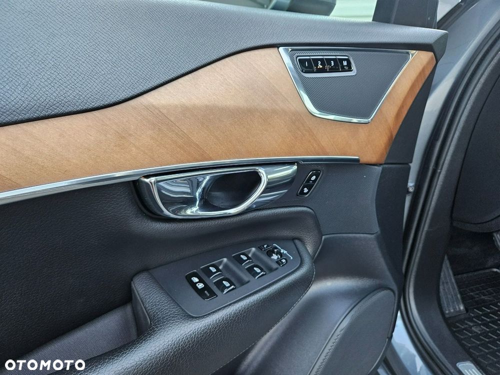 Volvo XC 90 T6 AWD Momentum 7os - 23