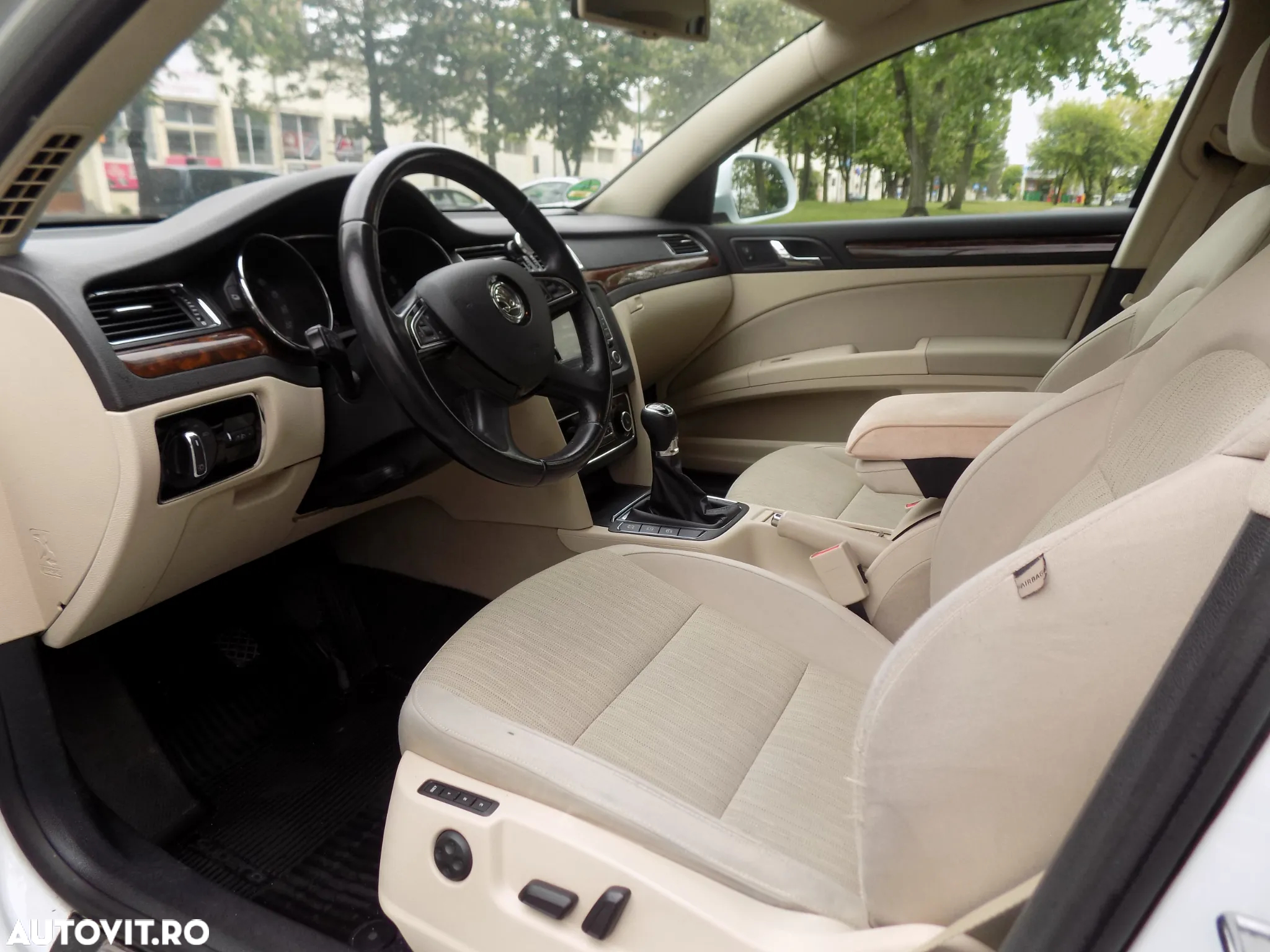 Skoda Superb Combi 2.0 TDI Elegance - 13