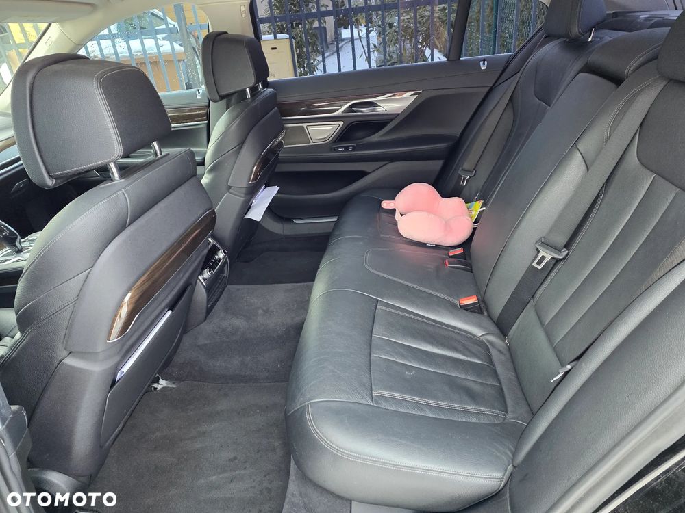 BMW Seria 7 740Li - 25
