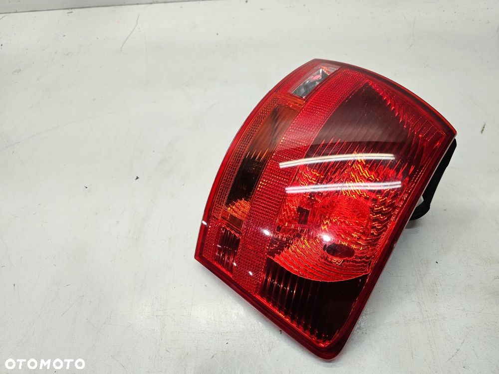 LAMPA PRAWY TYŁ W BŁOTNIK AUDI A4 B7 KOMBI AVANT 8E9945096E ORYGINAŁ - 6
