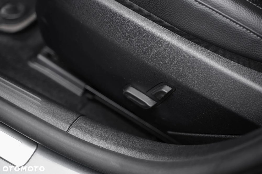 Mercedes-Benz Klasa C 220 d 9G-TRONIC AMG Line - 37