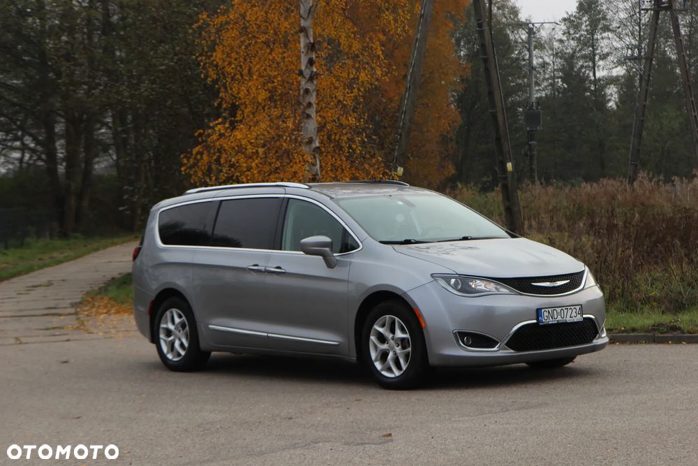 Chrysler Pacifica - 1