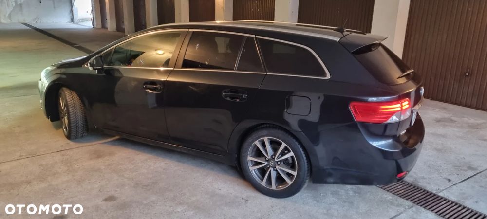 Toyota Avensis 2.0 D-4D Premium - 13